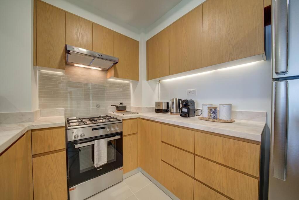 ドバイBurj Khalifa View - 2Br And Maid - Downtownアパートメント エクステリア 写真