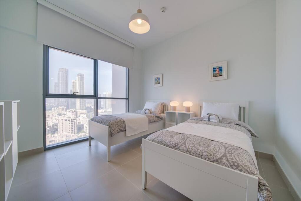 ドバイBurj Khalifa View - 2Br And Maid - Downtownアパートメント エクステリア 写真