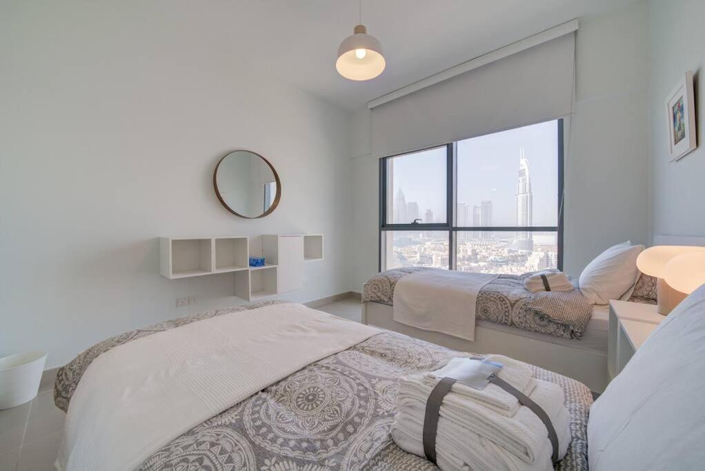 ドバイBurj Khalifa View - 2Br And Maid - Downtownアパートメント エクステリア 写真