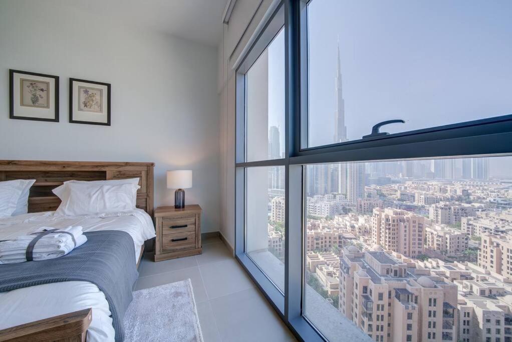 ドバイBurj Khalifa View - 2Br And Maid - Downtownアパートメント エクステリア 写真