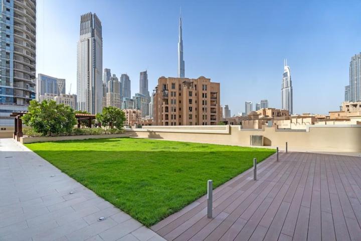 ドバイBurj Khalifa View - 2Br And Maid - Downtownアパートメント エクステリア 写真